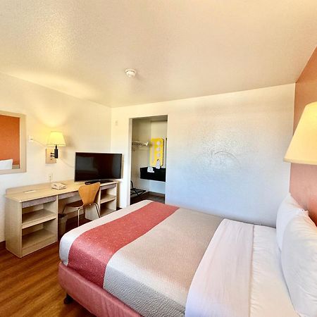 Motel 6-Bellflower, Ca - Los Angeles מראה חיצוני תמונה