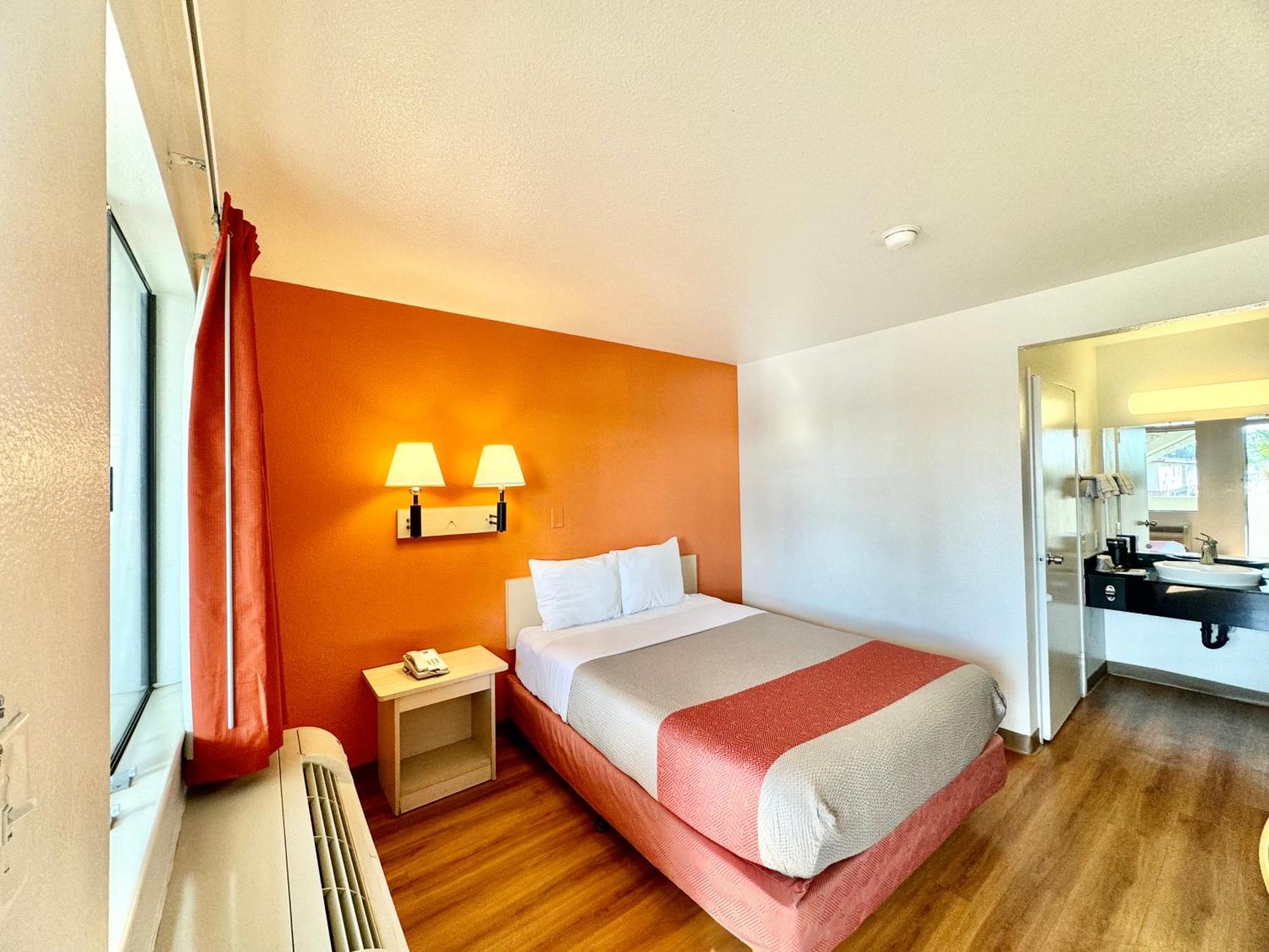 Motel 6-Bellflower, Ca - Los Angeles מראה חיצוני תמונה