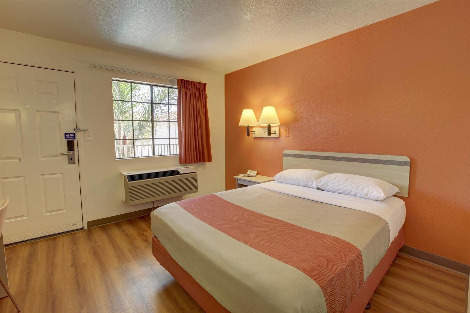 Motel 6-Bellflower, Ca - Los Angeles מראה חיצוני תמונה