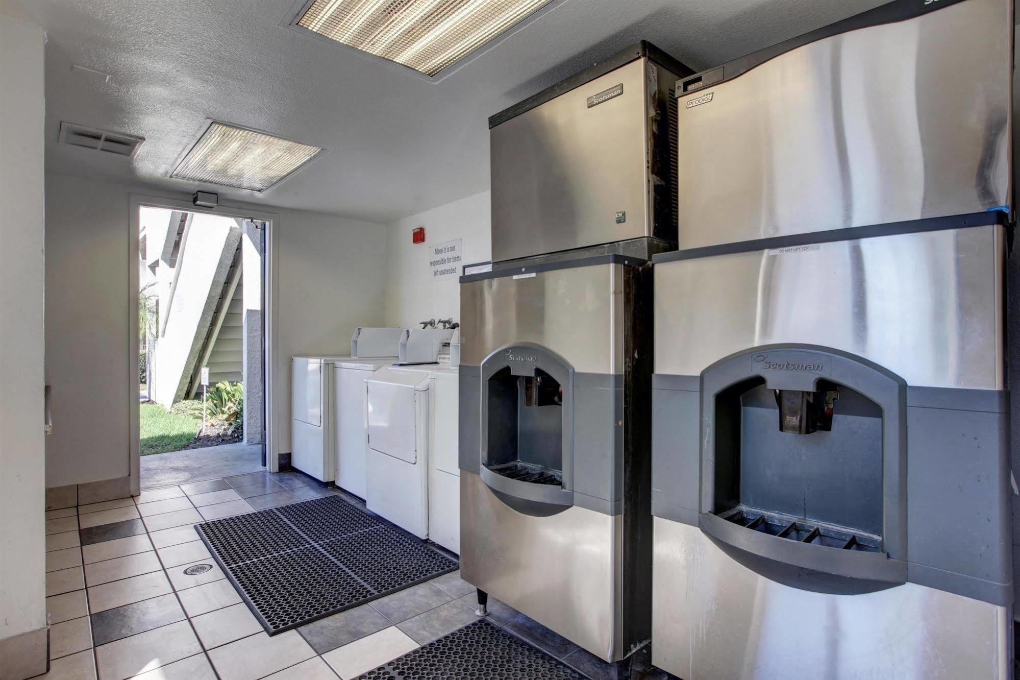 Motel 6-Bellflower, Ca - Los Angeles מראה חיצוני תמונה